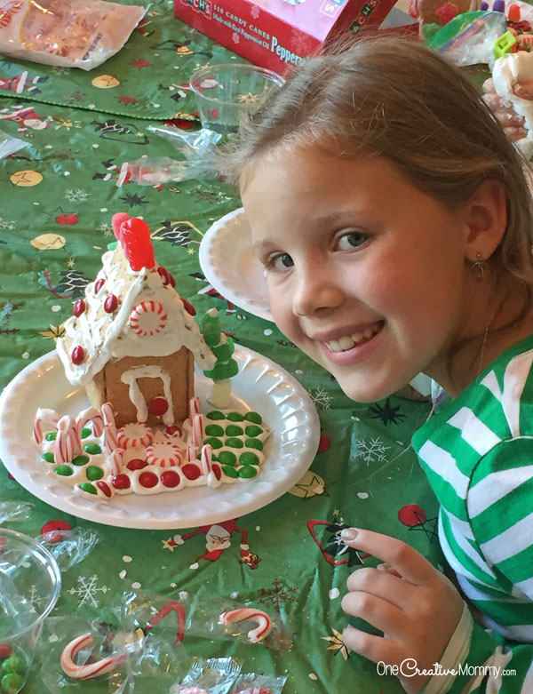 Who knew building a Gingerbread House could be so simple? Great tutorial (including video) to build a house from Graham Crackers. {OneCreativeMommy.com}