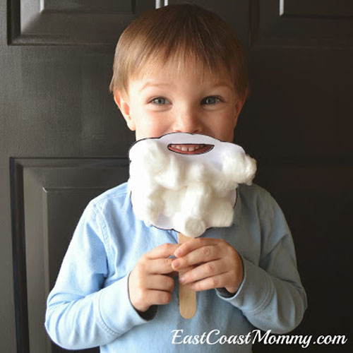 Santa Beard Preschooler Craft from East Coast Mommy {Featured in 25 Amazing Santa Claus Christmas Crafts on OneCreativeMommy.com}